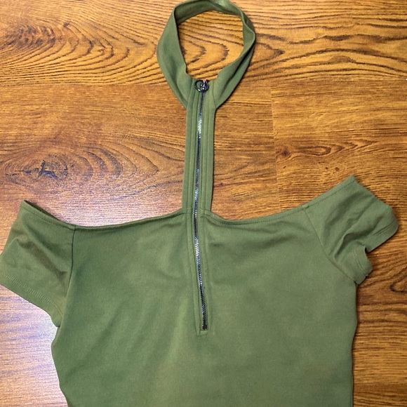 🌷Guess 🌷 Olive Green Choker Off Shoulder Dress - Picture 3 of 5